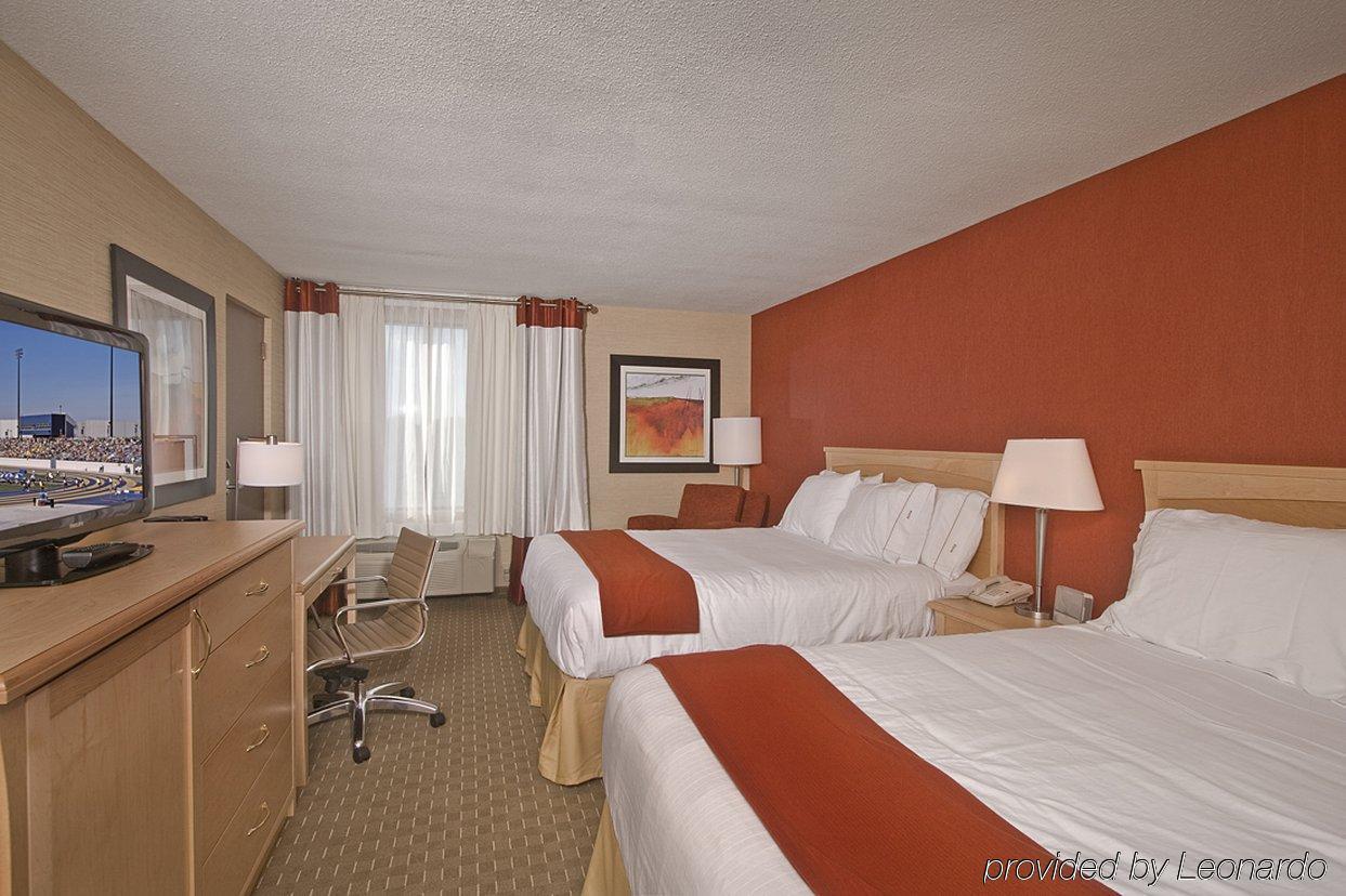 Holiday Inn Express Hotel & Suites Chatham South By Ihg Habitación foto